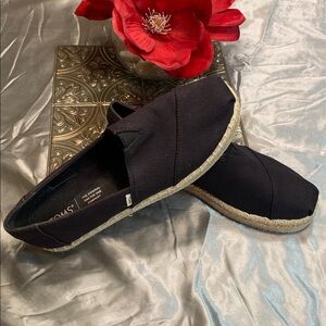 🌹TOMS • Casual Comfortable PLATFORM Slip on Black Shoes